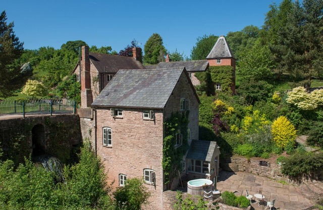 Mill Cottage, HANLEY WILLIAM