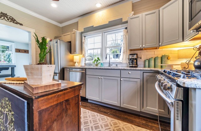 Mill House Cottage in rural setting, come visit!