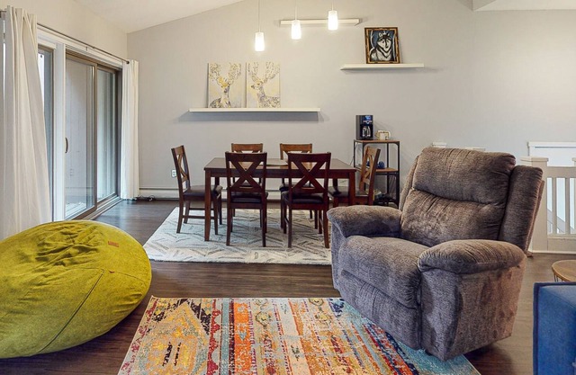 Mill Run getaway near Quechee Club & Main Street - mountain view, fireplace & AC