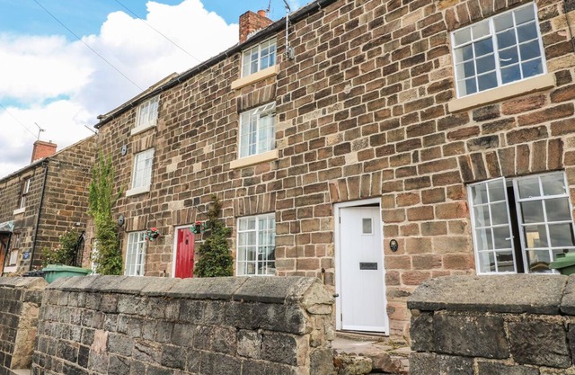 MILL VIEW COTTAGE, les animaux de compagnie, avec feu ouvert à Belper, Ref 988541