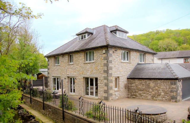 Millbrook Lodge is the perfect holiday retreat for you and your family to enjoy a 5-star luxury s...