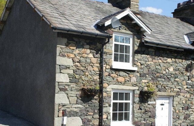 MILLCROFT COTTAGE, with open fire in Penrith