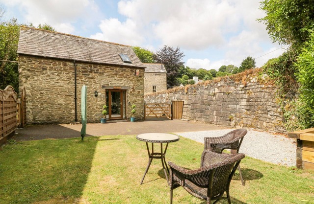 MILLER'S LODGE, romantic, character holiday cottage in Liskeard