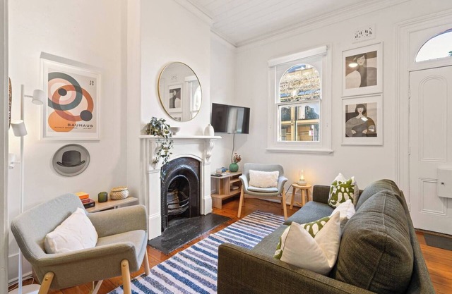 Miller's on Kent II - Heritage house with breathtaking harbour views.
