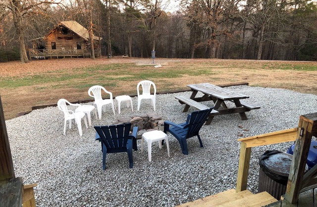 Cabin for 8 + HOT TUB. Buffalo Point on lower Buffalo River
