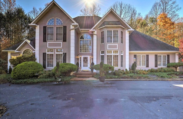 Million-Dollar Estate by Downtown Franklin!