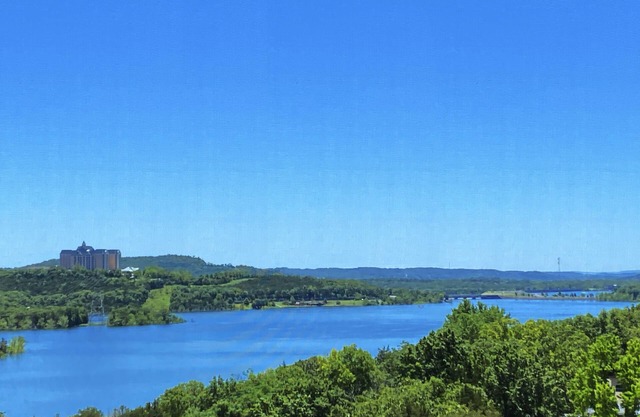 Million Dollar House avec vue sur le lac, terrain de squash intérieur, salle de cinéma