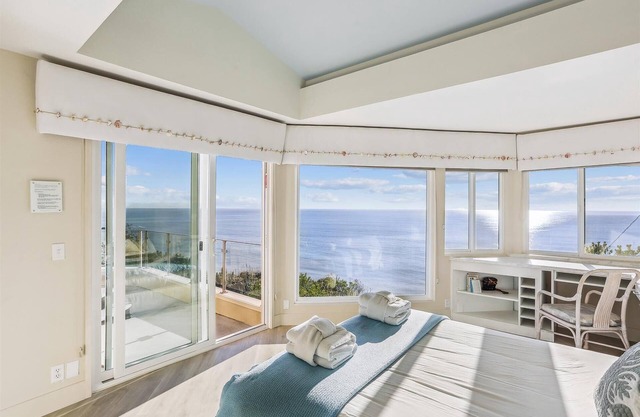 104 / Million Dollar Ocean Views * Jacuzzi *