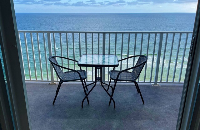 *** Million Dollar View POUR VOUS W / PARKING PRIVÉ dans GARAGE **