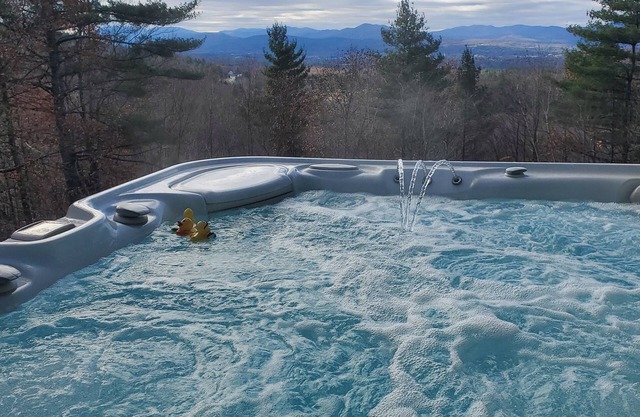 Million Dollar View with 7 Person Hot Tub. 75" TV pool table and air hockey