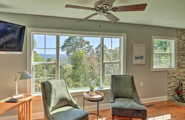 Mills River Forest Home w/ Deck & Mountain View!