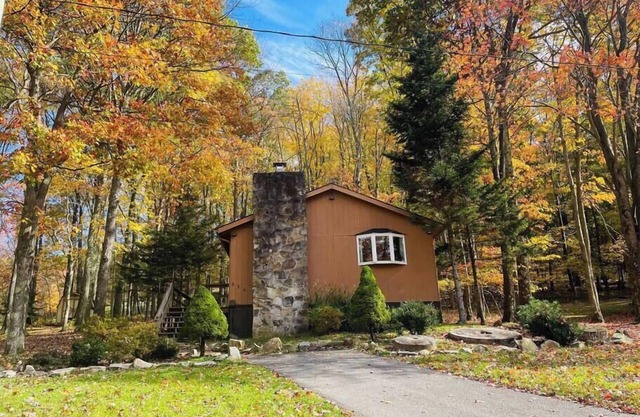 *Millstone Cottage w/Lake & Pool access, Wi-Fi