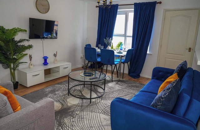 Cozy Coffee Hall Retreat in Milton Keynes