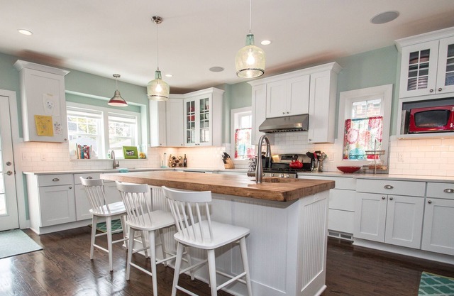 Milwaukee North Shore; 4 bed, 2.5 bath, Spacious, Open Concept Home