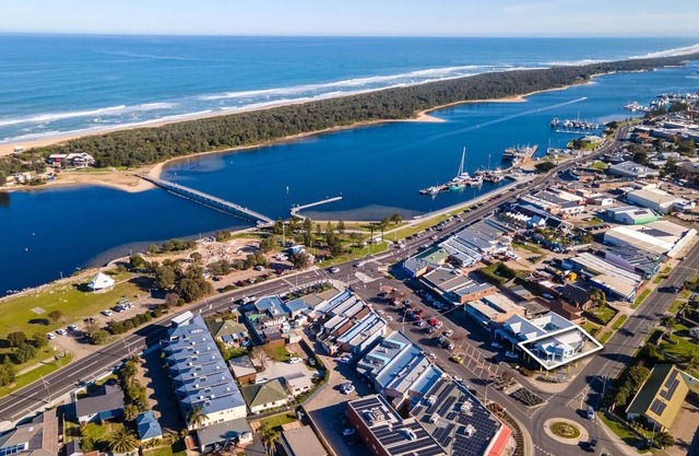 Escape to this cozy holiday property nestled in the heart of Lakes Entrance.