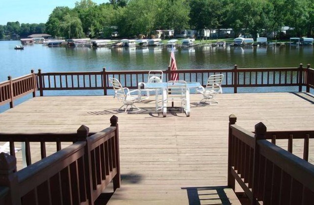 Monon Bay Condo w / accès à la plate-forme, canoë, Boatlift, natation