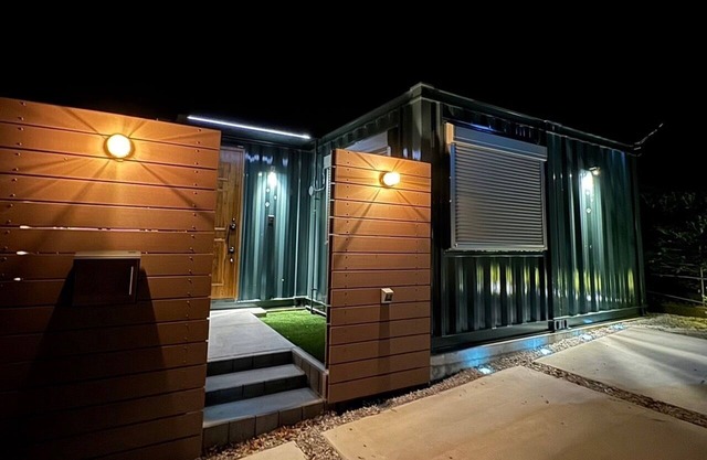 Minamiizu Container House Hotel / Kamogun Shizuoka