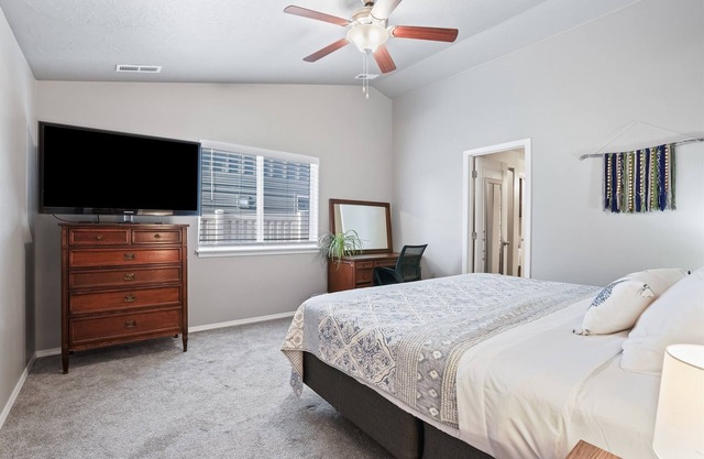 Arbor Retreat, Sleeps 8, BBQ, Covered Patio, K,Q,T