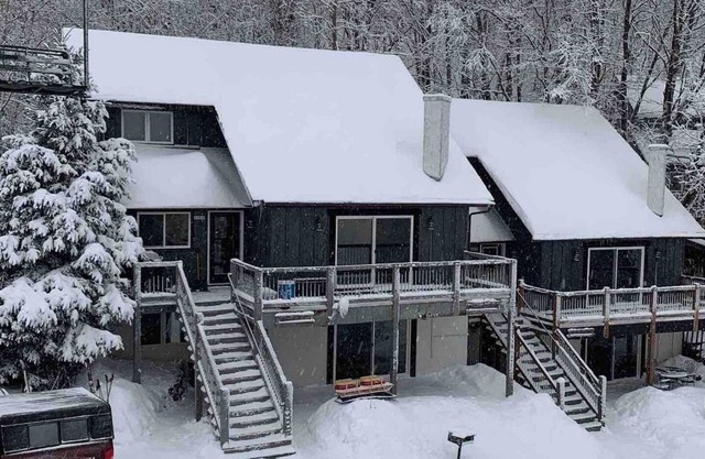 Chalets de puits de mines des montagnes Whitecap