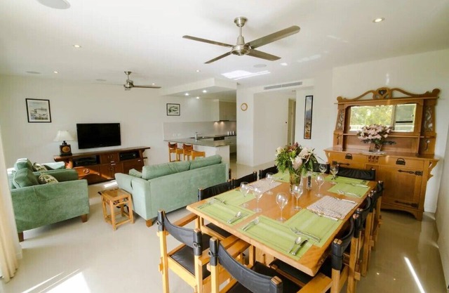 Ming Apartment 3 - Beautiful Top Floor Apartment!