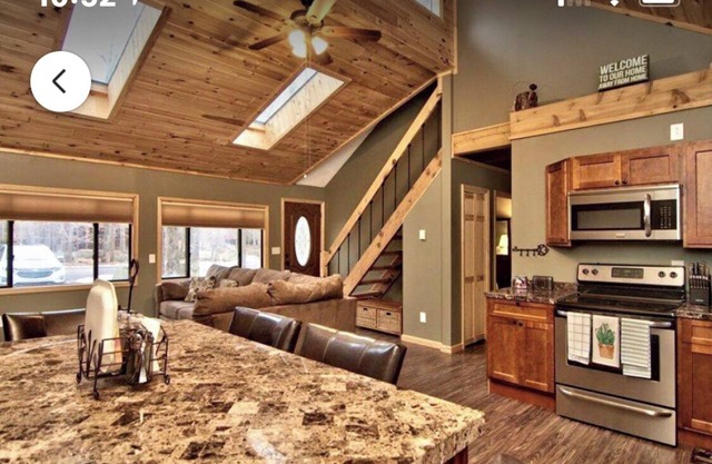Mini cabin in gated community monthly vaca w/ amenities