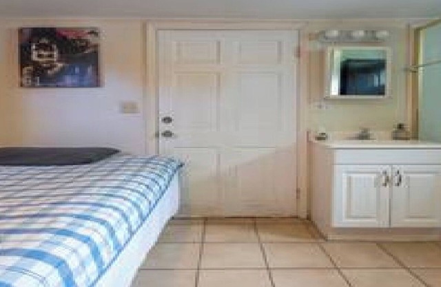 Mini Private-Entry Tranquil Room