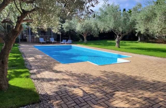 Minimal house with pool and large garden at Varkiza. 5 minutes from the beach!