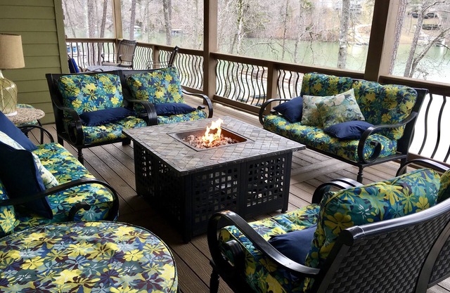 8BR / 7. 5Bath 2 Story Dock, 2 Kit, 5 Suites, Fire pit, Lakefront, 2 Ice Machines