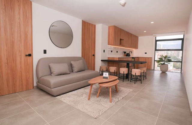 Minimalist 3BR w/Cowork & Jacuzzi -El Poblado Gem