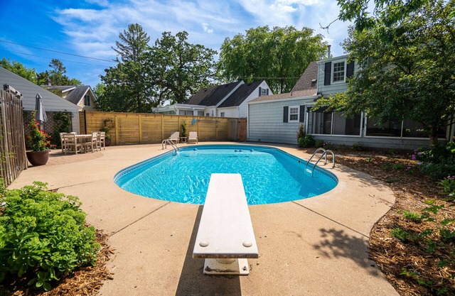 MINNeSTAY* Shoreline Villa | Pool