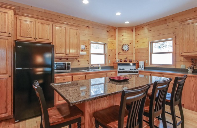MINONG FLOWAGE - CONFIGURATION PRIVÉE DE 6 ACRE SUR UN MAGNIFIQUE FLOWAGE MINONG - DORMIR 8-10