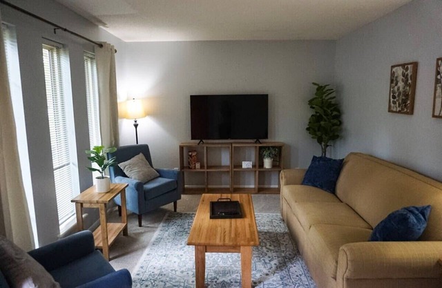 Mins to River Mountain Park, Dining, & Shopping!