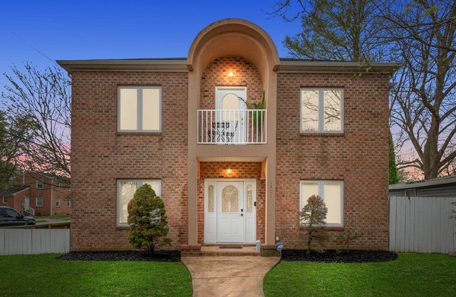 Minutes ☞ CHKD ☞ Sentara ☞ EVMS ☞ ODU ☞ Bases ☞ Shipyards ☞ Sleeps 8 ☞ W/D