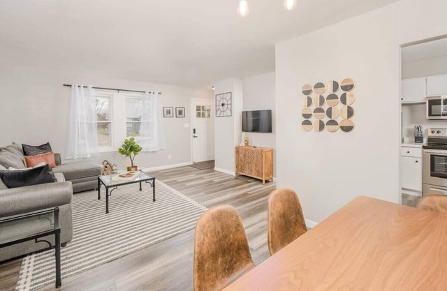 Minutes from Downtown, EAA, University - 3 bedroom