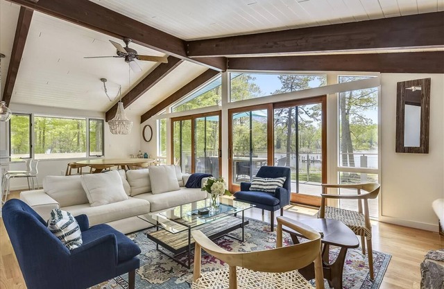 Mill Creek - Maison contemporaine au bord de l'eau - Piscine, grill, quai, kayaks!