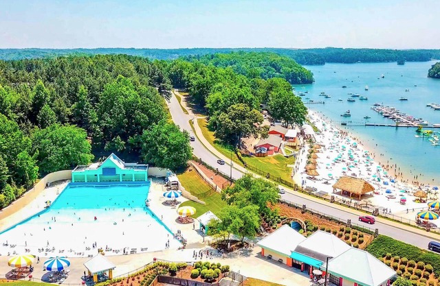 Minutes From Lake Lanier & Stone Mountain Park 5bdrm/Screened Deck