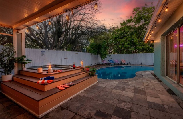 Minutes from the Beach! Heated Pool - Hot Tub - GameRoom