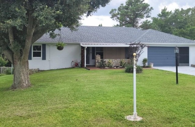 Home Sweet Vacation Home Sleeps 6 close to Shops & Restaurants High Speed Wi Fi