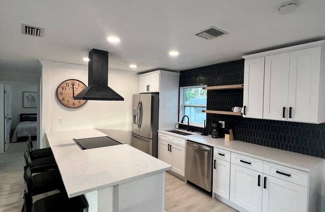 MINUTES TO BEACHES & DOWNTOWN JENSEN BEACH, SLEEPS 4