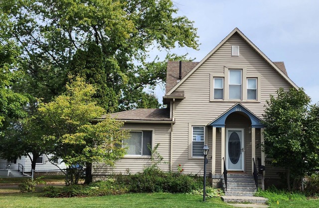 Minutes to Cedar Point, newly remodeled 4 bedrooms.
