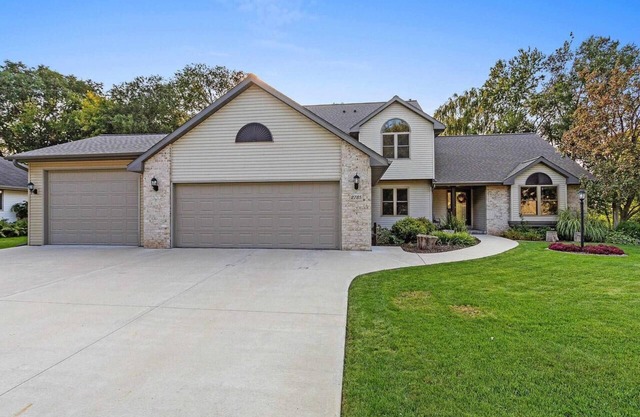 Minutes to Lambeau, Quiet Running Routes, Park Nearby, Pet-Friendly Retreat!