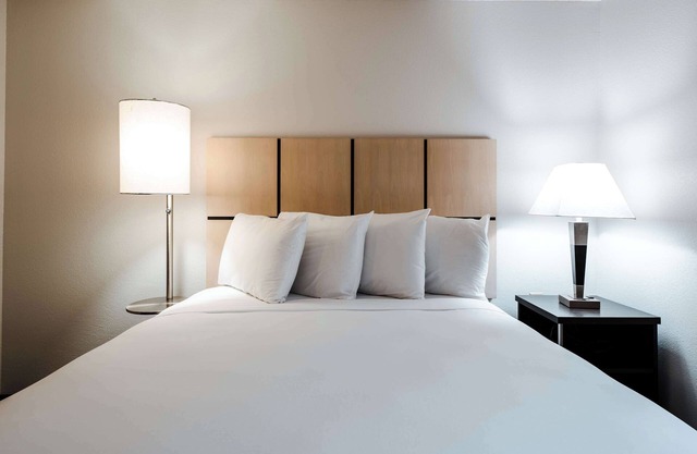 Minutes to Whites Branch Park! 3 Pet-friendly Units W/ Kitchenette, FREE Parking