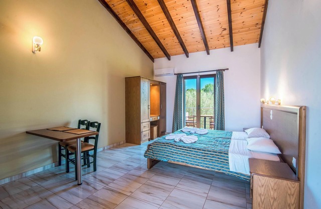 Mirage Arillas Studio Type C18 avec vue sur mer, piscine partagée et Wi-Fi.