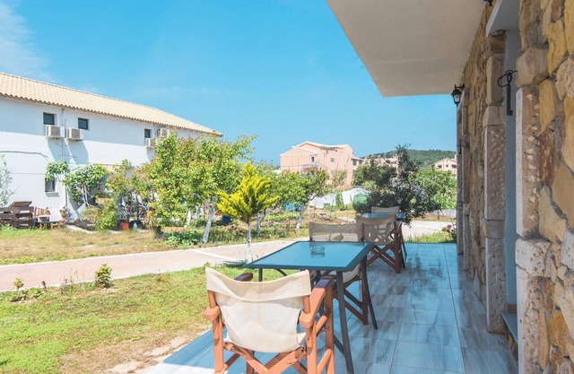Mirage Arillas Studio Type B11 avec vue sur mer, piscine partagée et Wi-Fi.