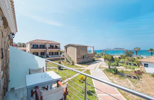 Mirage Arillas Studio Type B14 avec vue sur mer, piscine partagée et Wi-Fi.