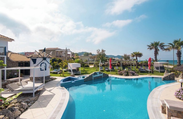 Mirage Arillas Studio Type B15 avec vue sur mer, piscine partagée et Wi-Fi.