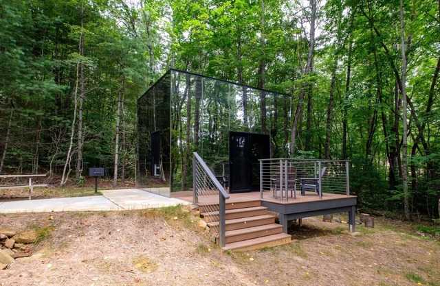 Looking Glass 454 - Luxe Mirror Cabin
