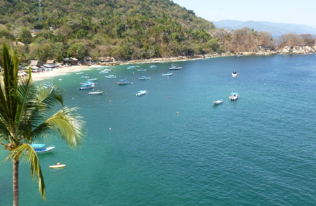 Condo en bord de mer à Mismaloya, plage, piscine, court de tennis, jacuzzi et couchers de soleil!