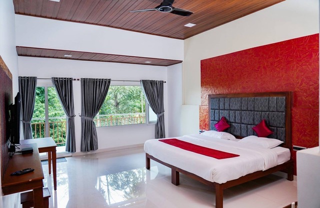 Misty Bush Munnar - Deluxe Double Room