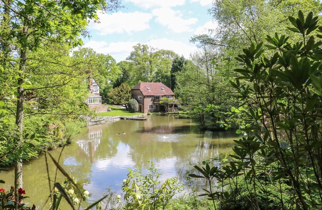 Miswells Cottages - Lake View, TURNERS HILL